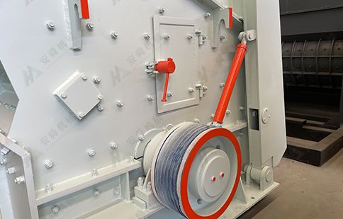 Полностью гидравлическая задняя рама — быстрый и безопасный доступ для технического обслуживания